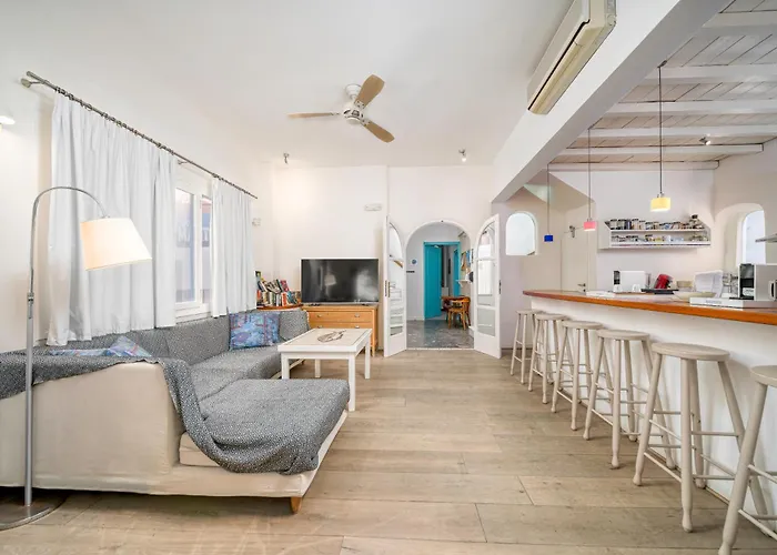 マント Mykonos Town